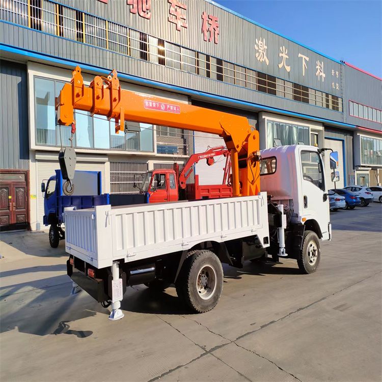 芬园乡三轮随车吊定制 农用改装机自备吊中瑞长期出售